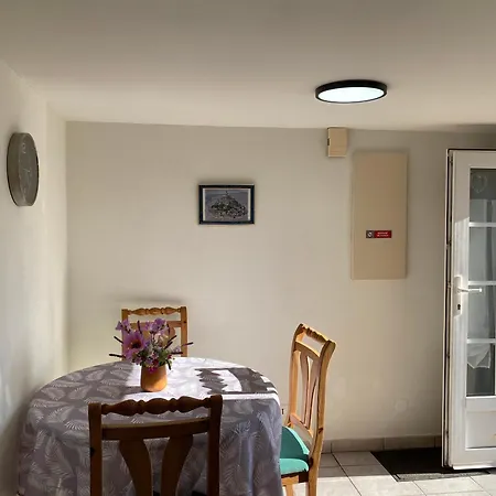 Aux Trois *