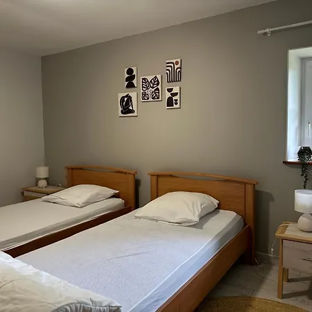 Aux Trois Apartment *